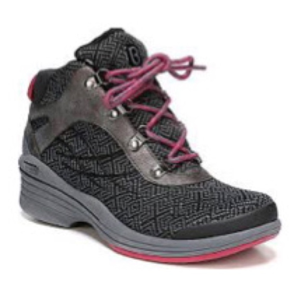 Bzees Hot Shot Ankle Hiker Boot • waterproof • women’s size 11